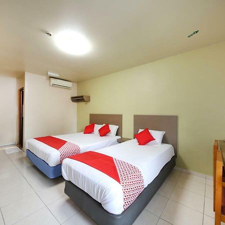 Oyo 434 Marbella Hotel Johor Bahru Buitenkant foto