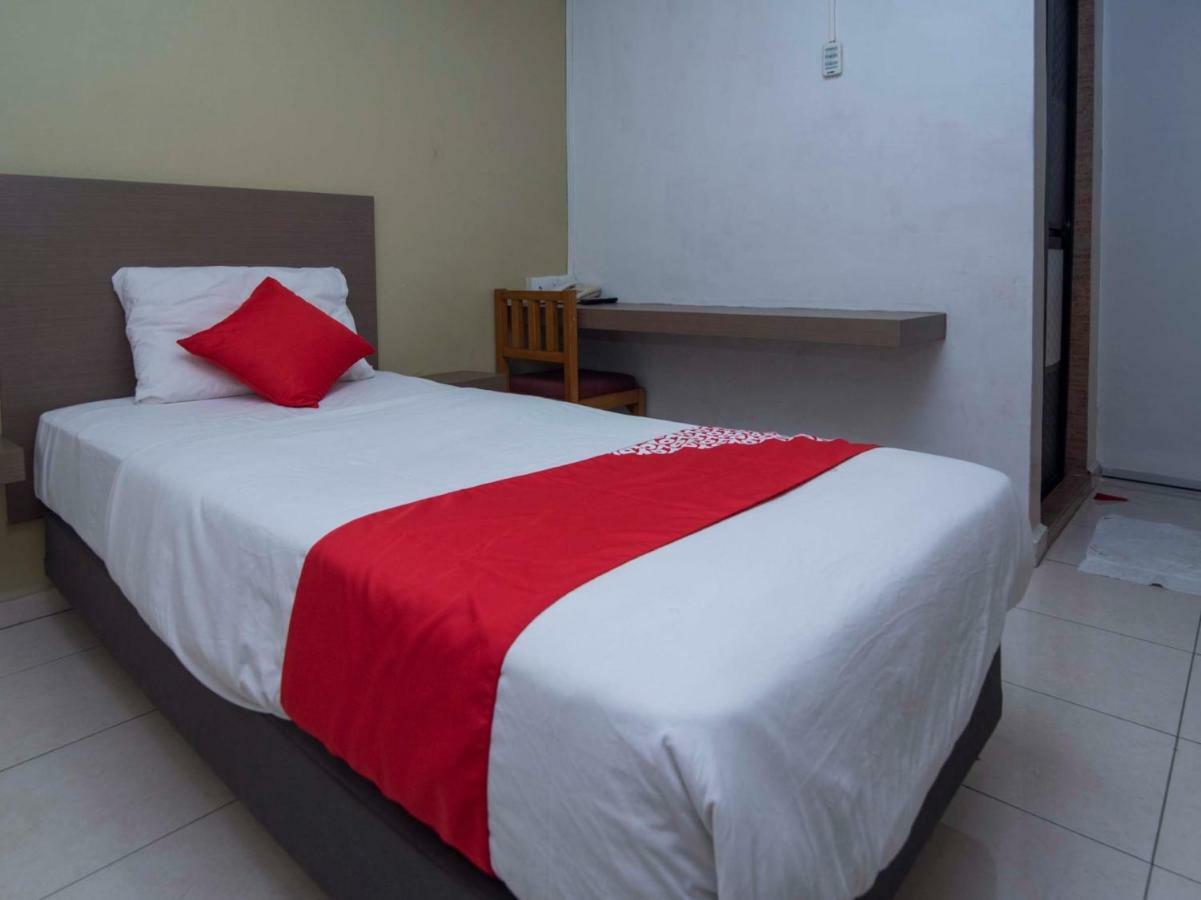 Oyo 434 Marbella Hotel Johor Bahru Buitenkant foto