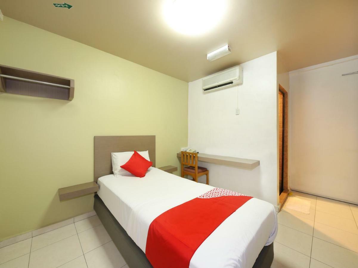 Oyo 434 Marbella Hotel Johor Bahru Buitenkant foto