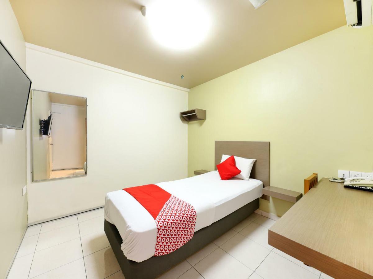 Oyo 434 Marbella Hotel Johor Bahru Buitenkant foto