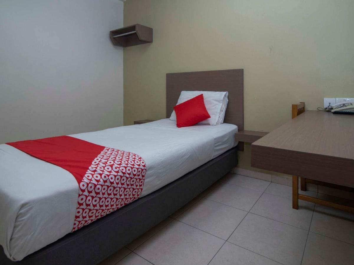Oyo 434 Marbella Hotel Johor Bahru Buitenkant foto