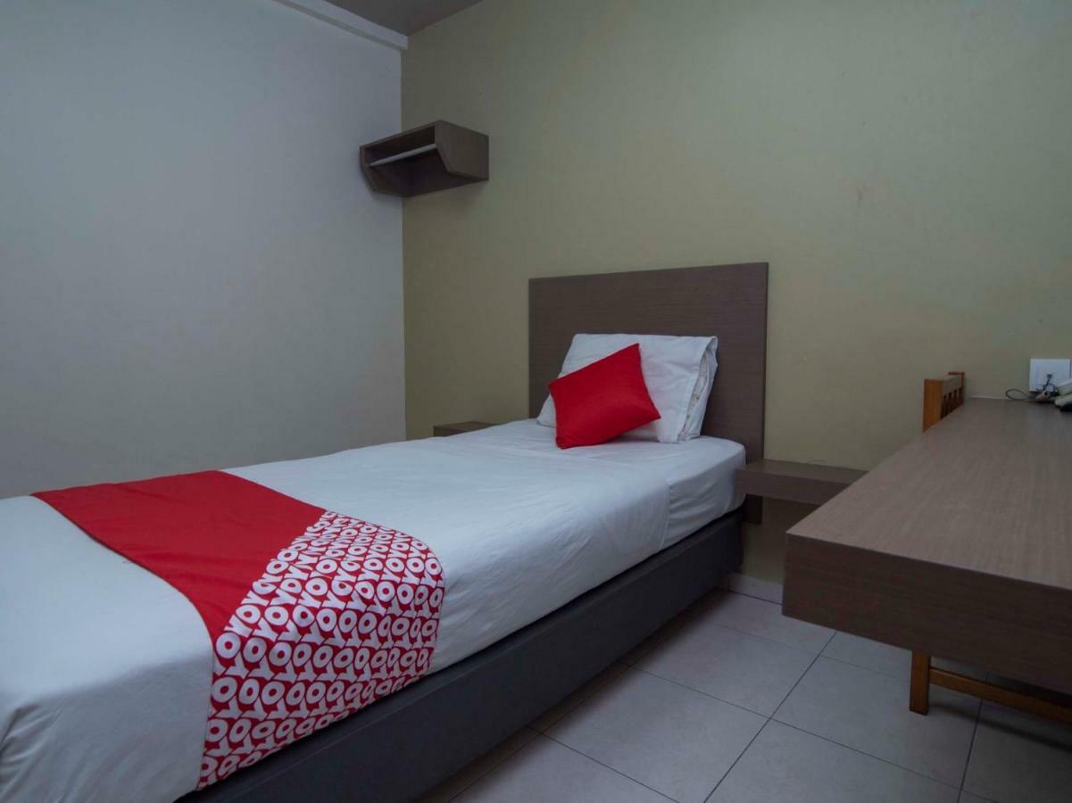 Oyo 434 Marbella Hotel Johor Bahru Buitenkant foto